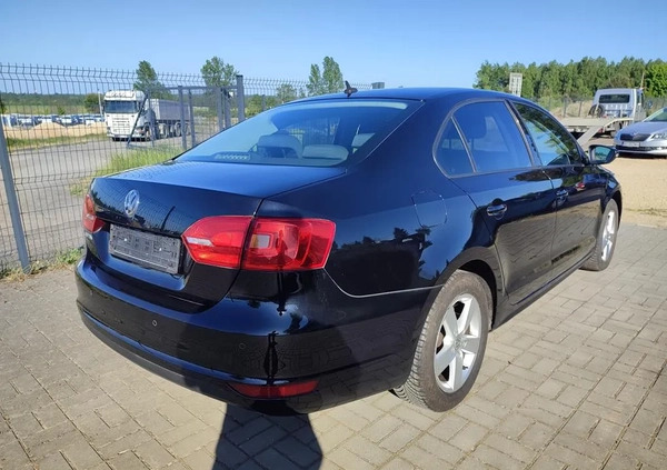 Volkswagen Jetta cena 27900 przebieg: 110800, rok produkcji 2011 z Sanok małe 121